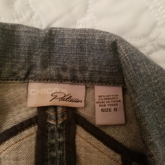 Sleeveless jean jacket - Picture 2 of 3